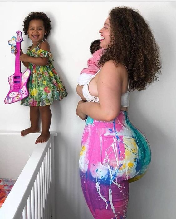 Enfants Rayonnants, Pagne Coloré, Joie de l'Enfance, Bonheur Innocent, Toile Vivante, Éclat de la Vie, Couleurs Émotionnelles,