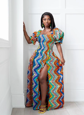 Couleurs et Motifs, Style Personnel, Essence Personnelle, Diversité Vestimentaire, Fierté Culturelle, Célébration de l'Unicité, Individualité,