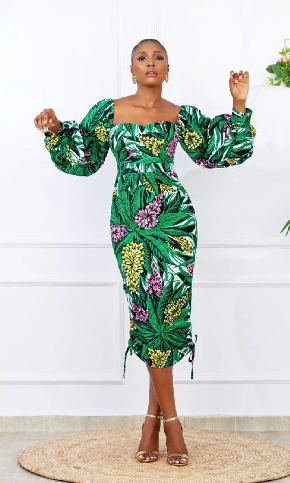 Couleurs et Motifs, Style Personnel, Essence Personnelle, Diversité Vestimentaire, Fierté Culturelle, Célébration de l'Unicité, Individualité,